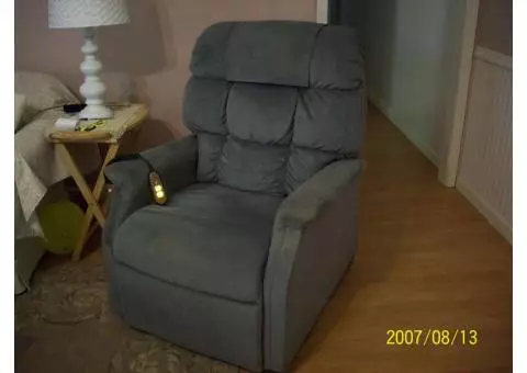 Recliner Chair Lift- Like NEW