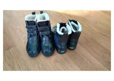 2 pairs of boys Gap winter boots sizes are Boys 3 and boys 4.  Very lightly used and look brand new